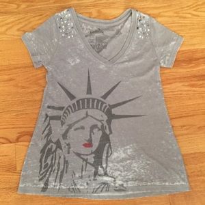 Grey graphic tee: faded Statue of Liberty: studs